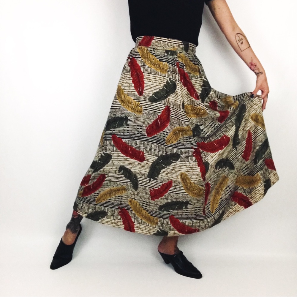 Vintage Patterned Side-Buttoned Skirt | Size L